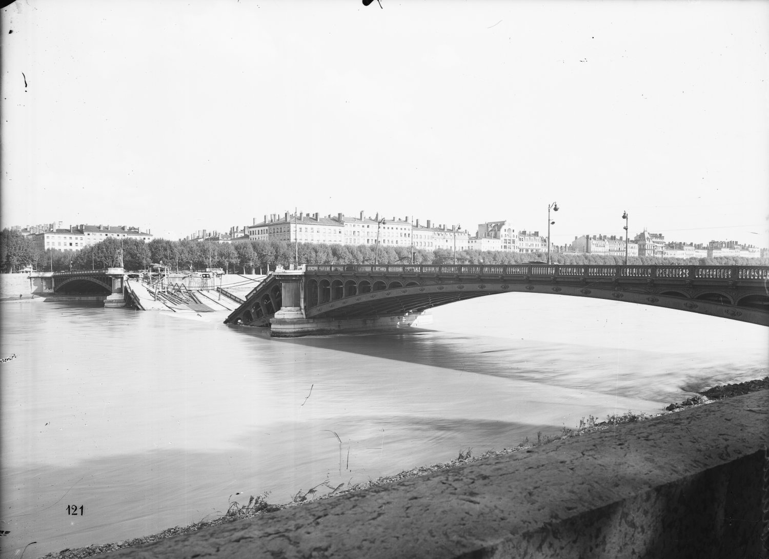 [Destruction des ponts de Lyon par l'armée allemande : pont Morand]