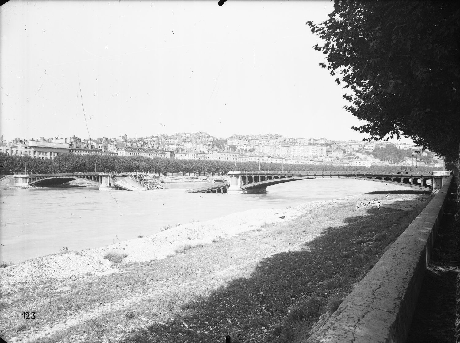 [Destruction des ponts de Lyon par l'armée allemande : pont Morand]
