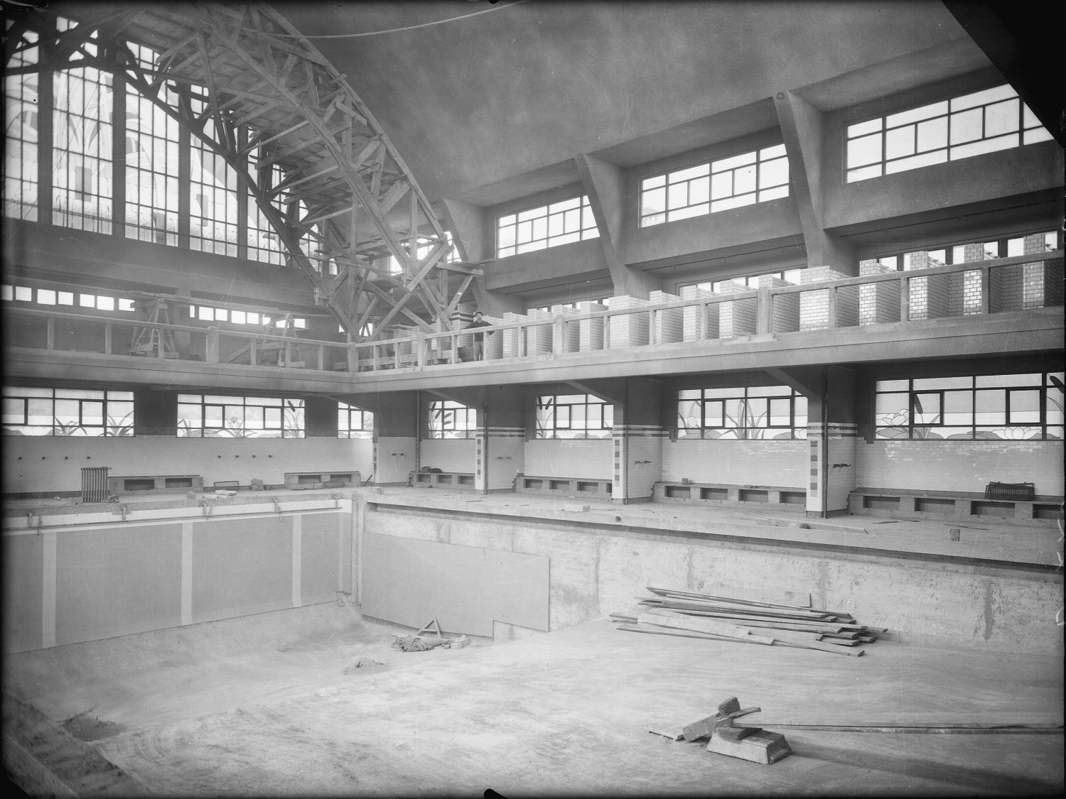 [Piscine Garibaldi : construction du bassin des hommes et des cabines individuelles de déshabillage de l'établissement balnéaire]