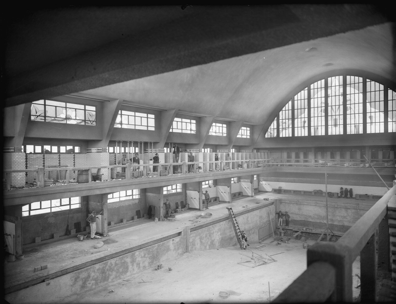 [Piscine Garibaldi : construction du bassin des hommes et des cabines individuelles de déshabillage de l'établissement balnéaire]