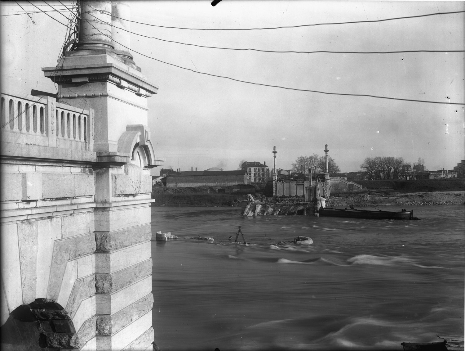 [Destruction des ponts de Lyon par l'armée allemande : Pont Pasteur]