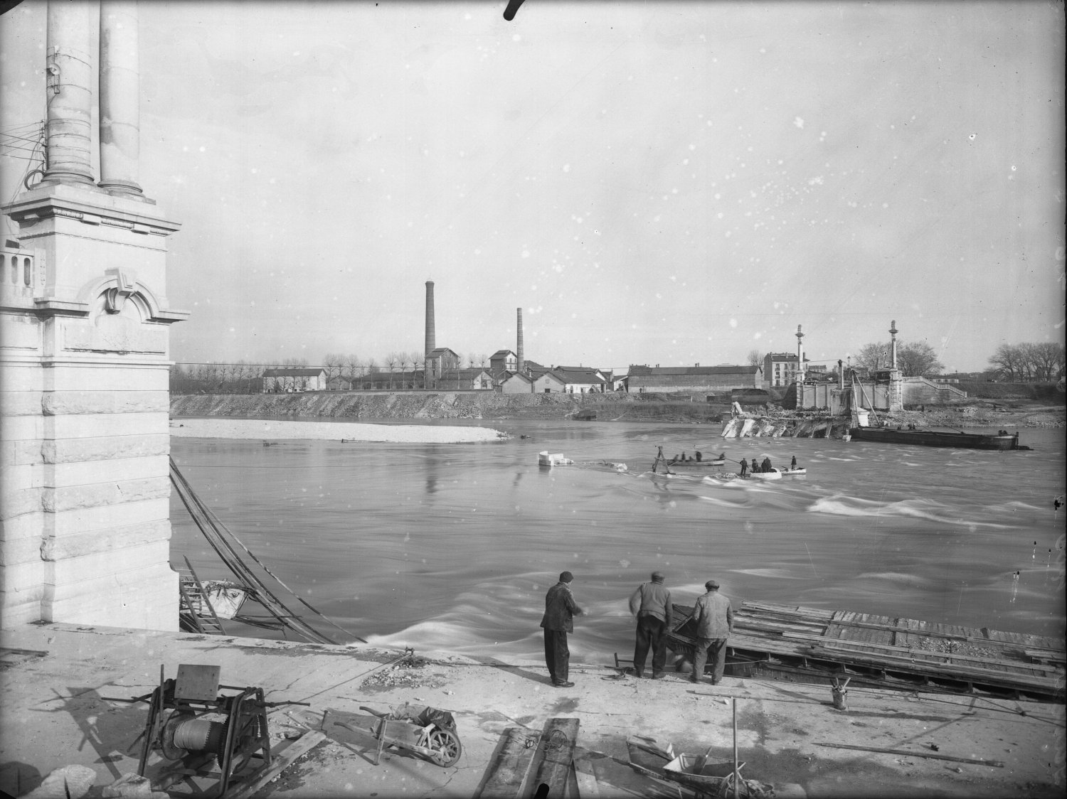 [Reconstruction du pont Pasteur]