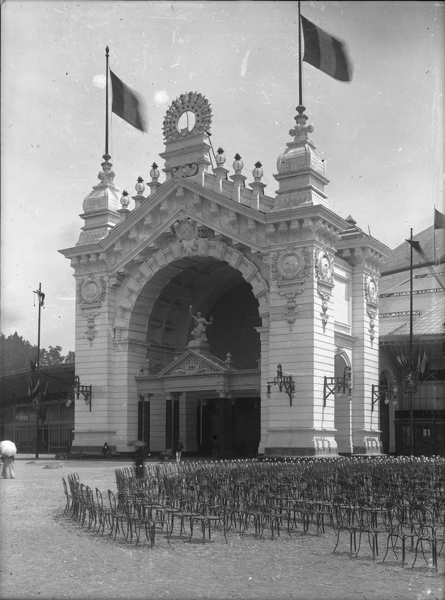 [Exposition Universelle de Lyon (1894) : porte d'honneur du palais principal]