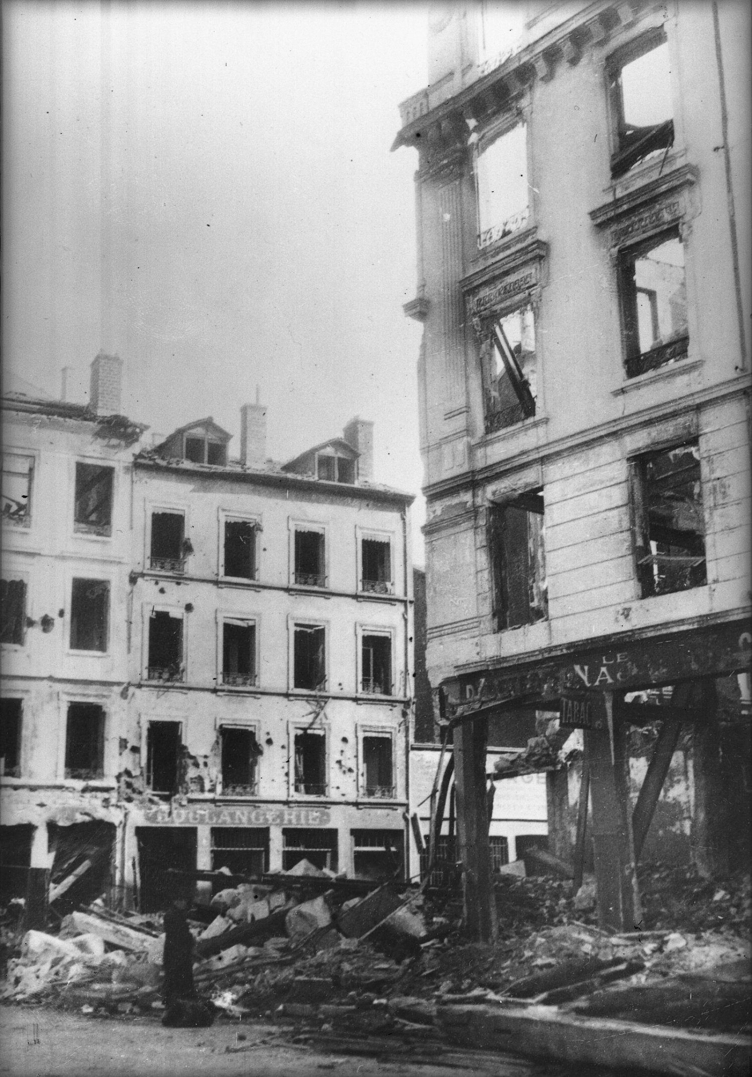 [Bombardement de Lyon par l'aviation alliée, le 26 mai 1944]