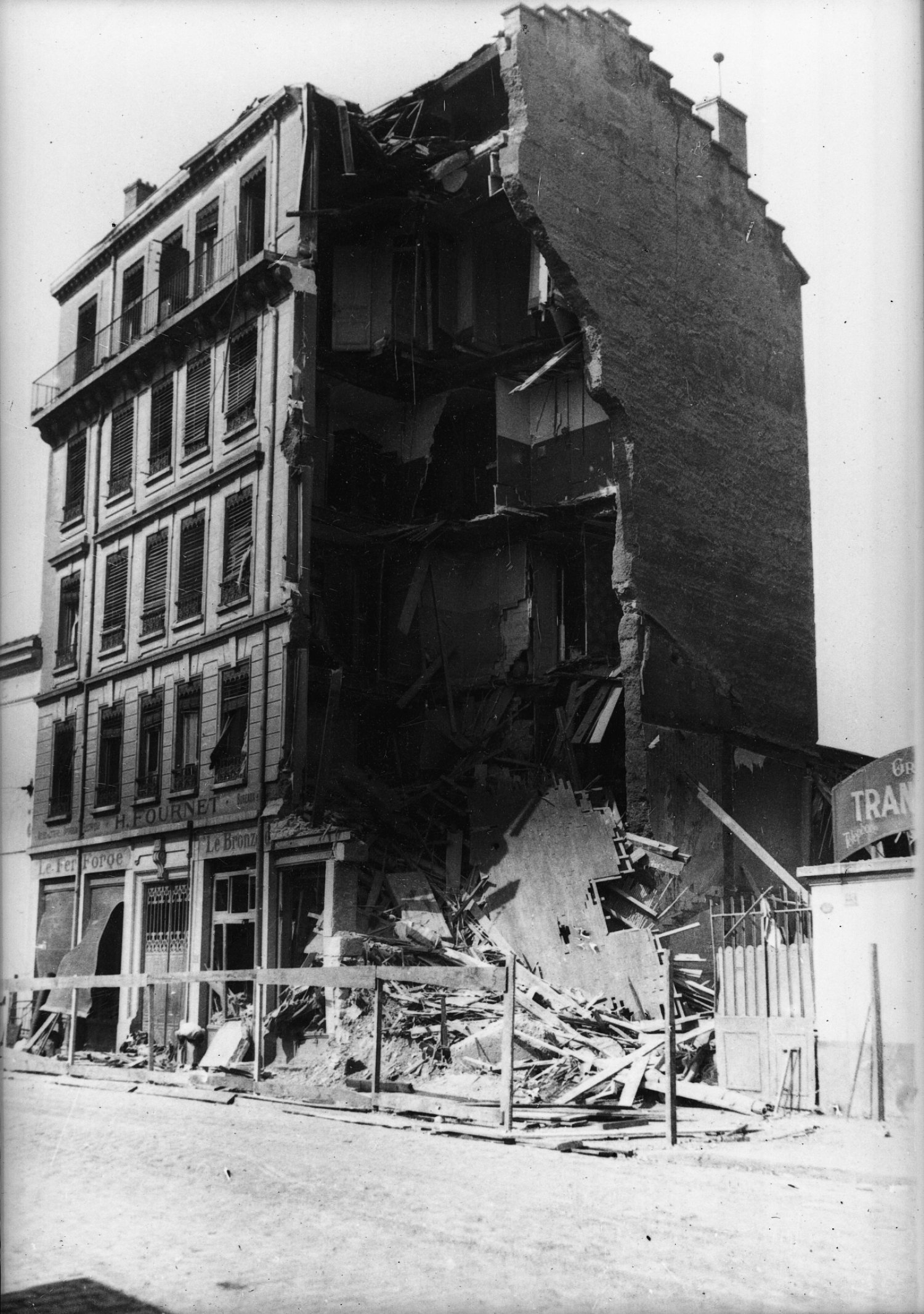 [Bombardement de Lyon par l'aviation alliée, le 26 mai 1944]
