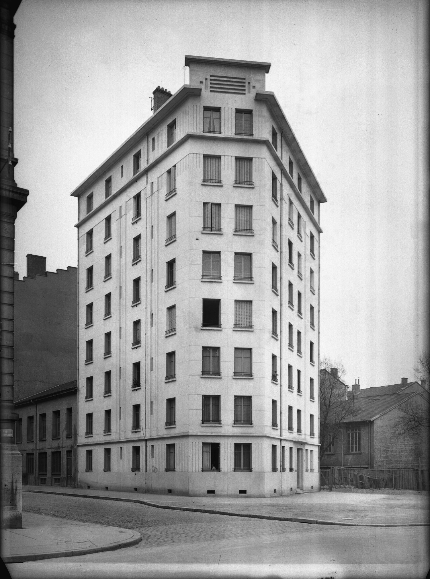 [Immeuble moderne, rue de l'Université]