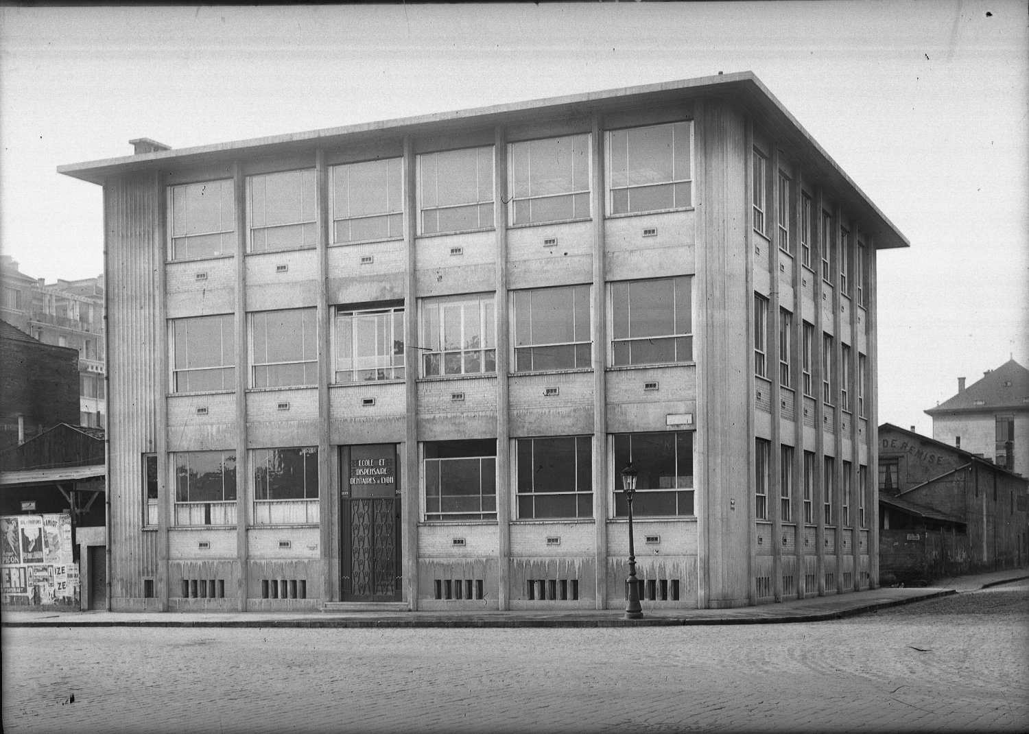 [Ecole et dispensaire dentaires de Lyon]