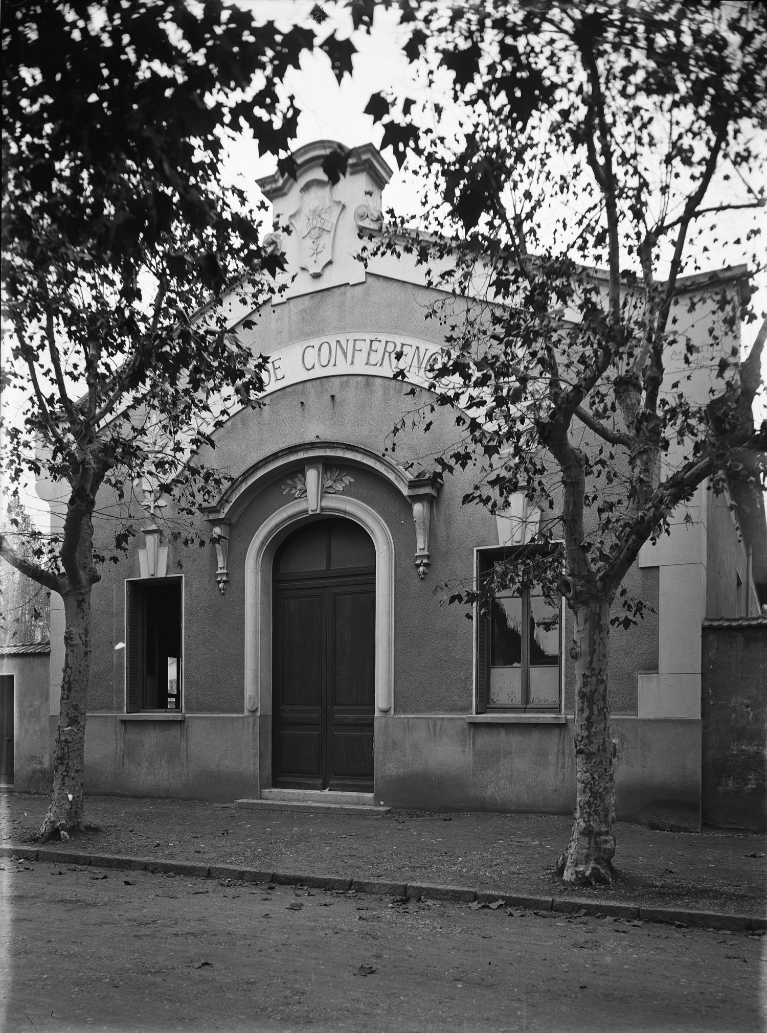 [Salle de conférence]