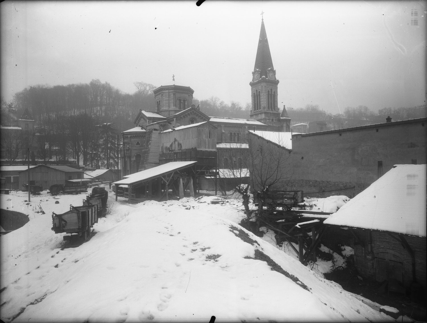 [Eglise paroissiale Saint-Charles de Serin]