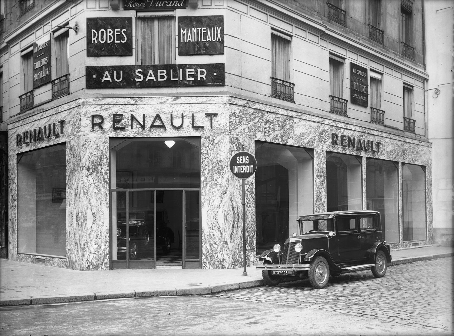 [Magasin d'exposition Renault, 45, rue de la République]