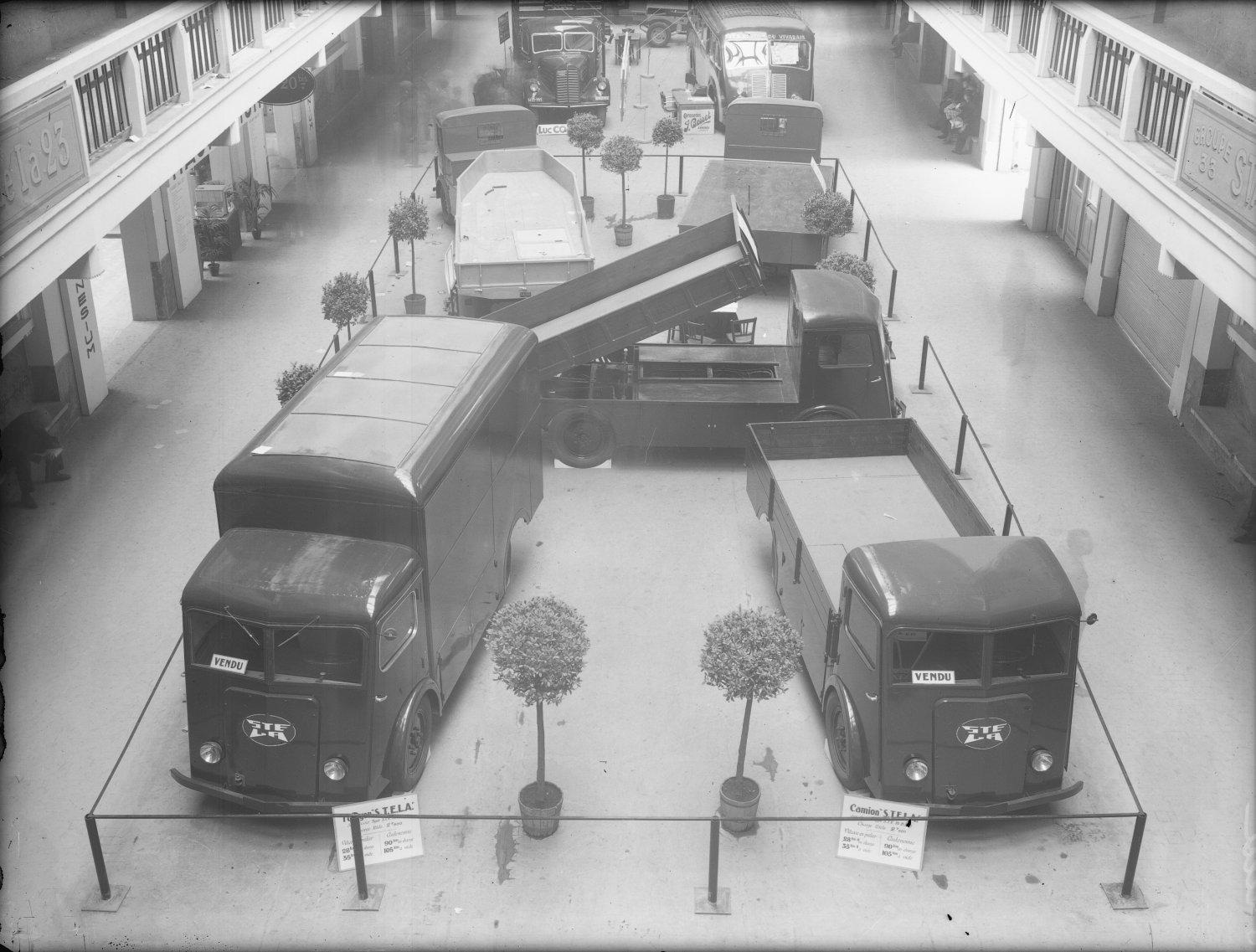 [Foire internationale de Lyon : camions Stela au Palais de la Foire]