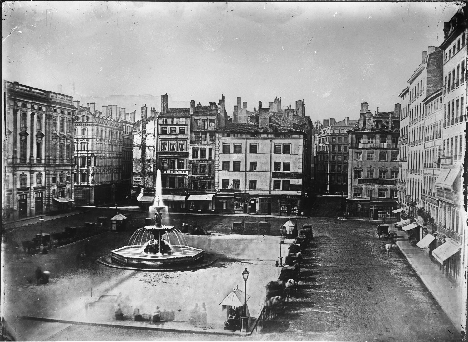 [Grands travaux d'urbanisme du Second Empire : élargissement du débouché de la rue Saint-Pierre]