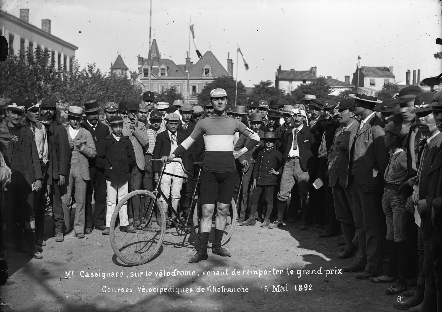 [Courses vélocipédiques de Villefranche 15 mai 1892 : le vainqueur, M. Cassignard]