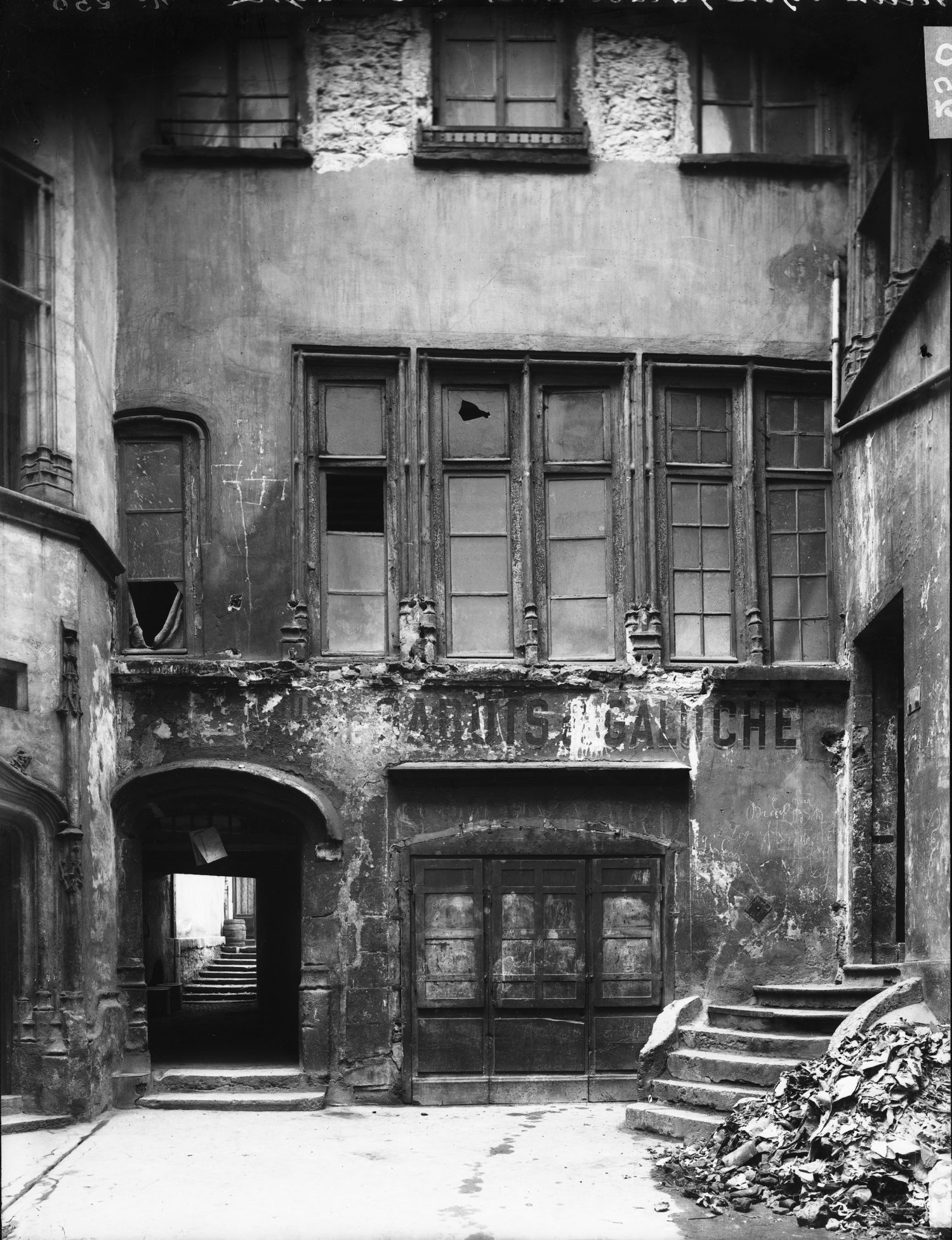 [Façade de l'ancien hôtel de Gadagne]