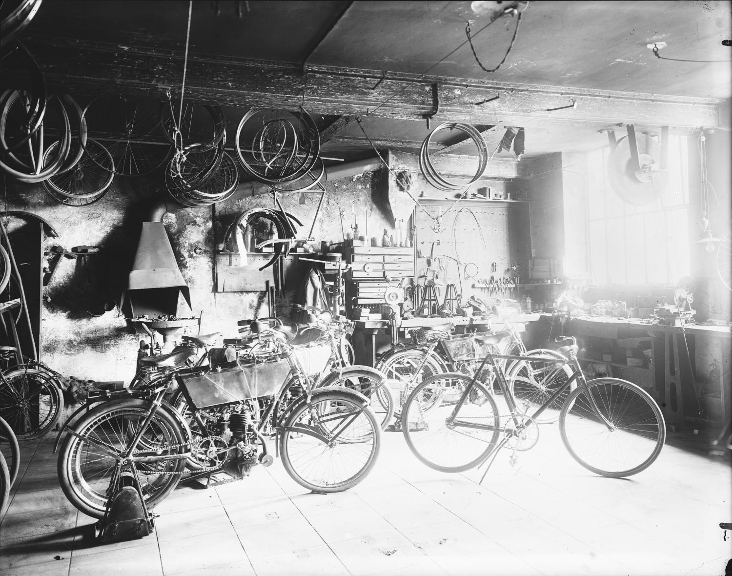 [Maison I. Lecomte et fils : atelier de réparation des cycles]