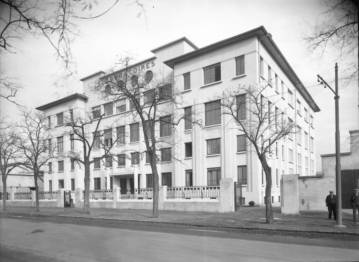 [Laboratoire Ciba : le bâtiment principal]