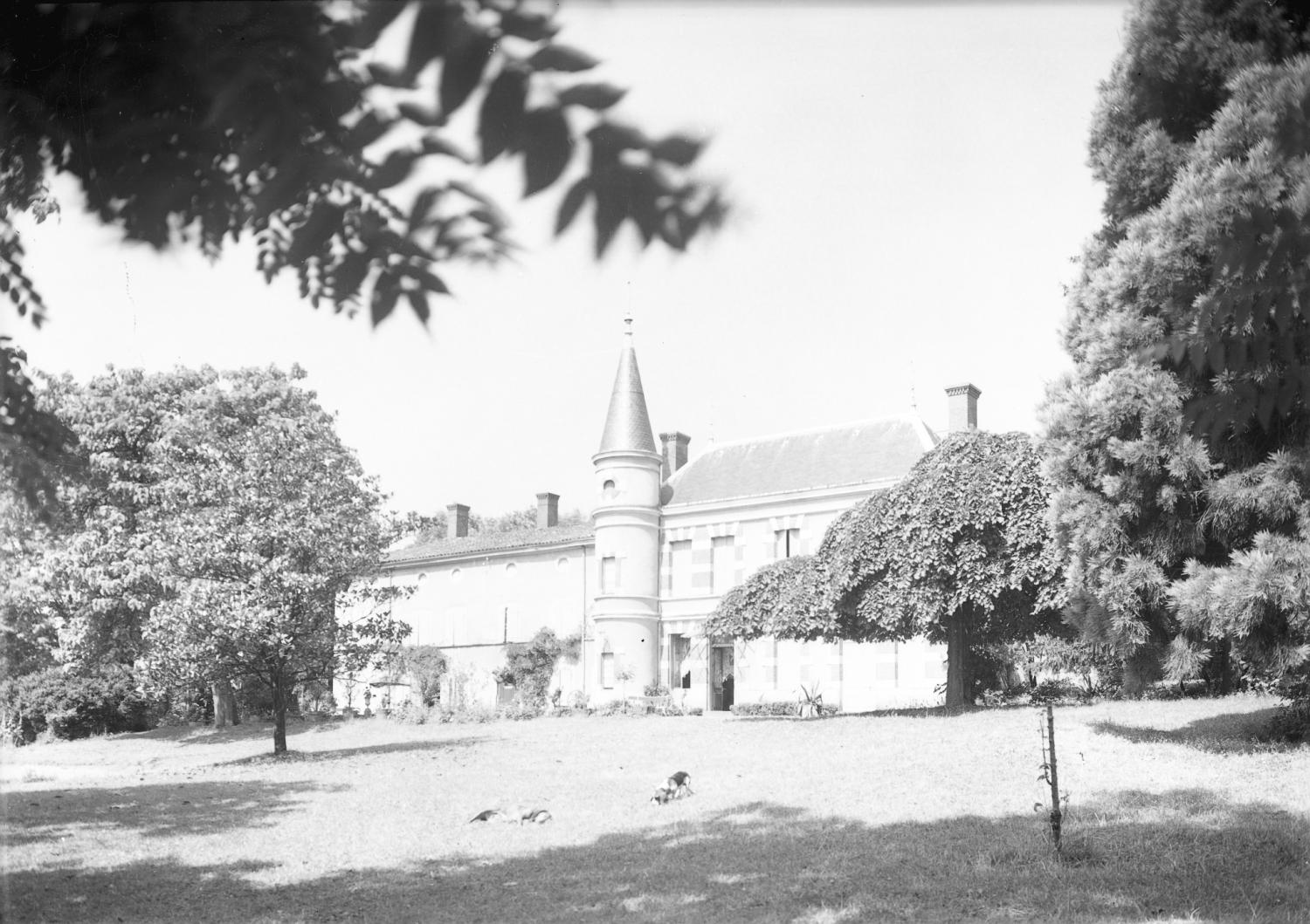 [Château de la Farge (XVIIIe siècle) à Propières dans le Haut-Beaujolais]