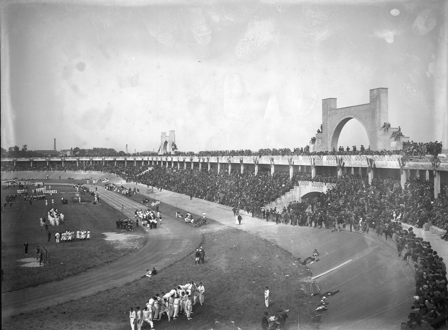 [Inauguration du stade municipal de Gerland]