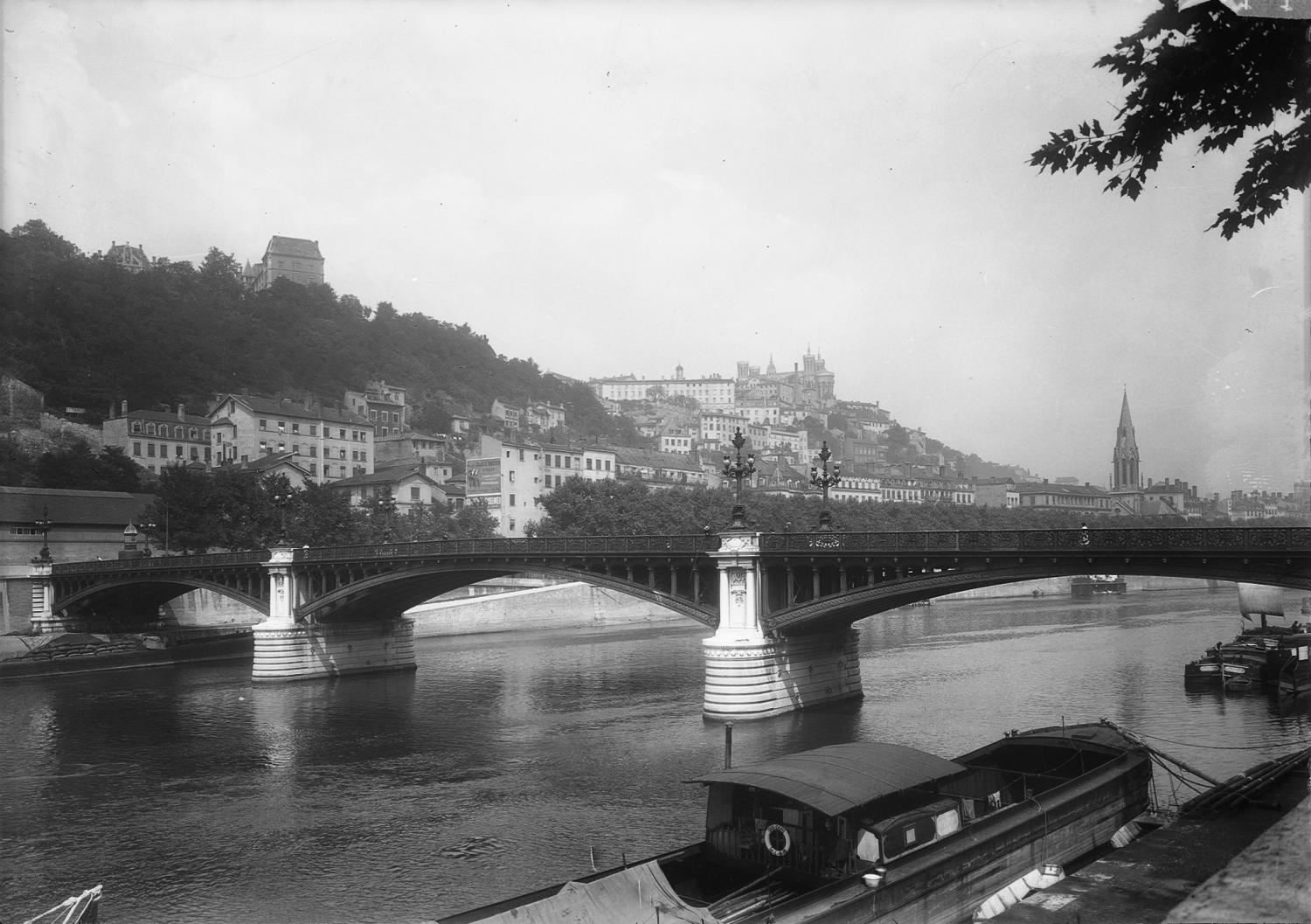 [Le Pont d'Ainay]