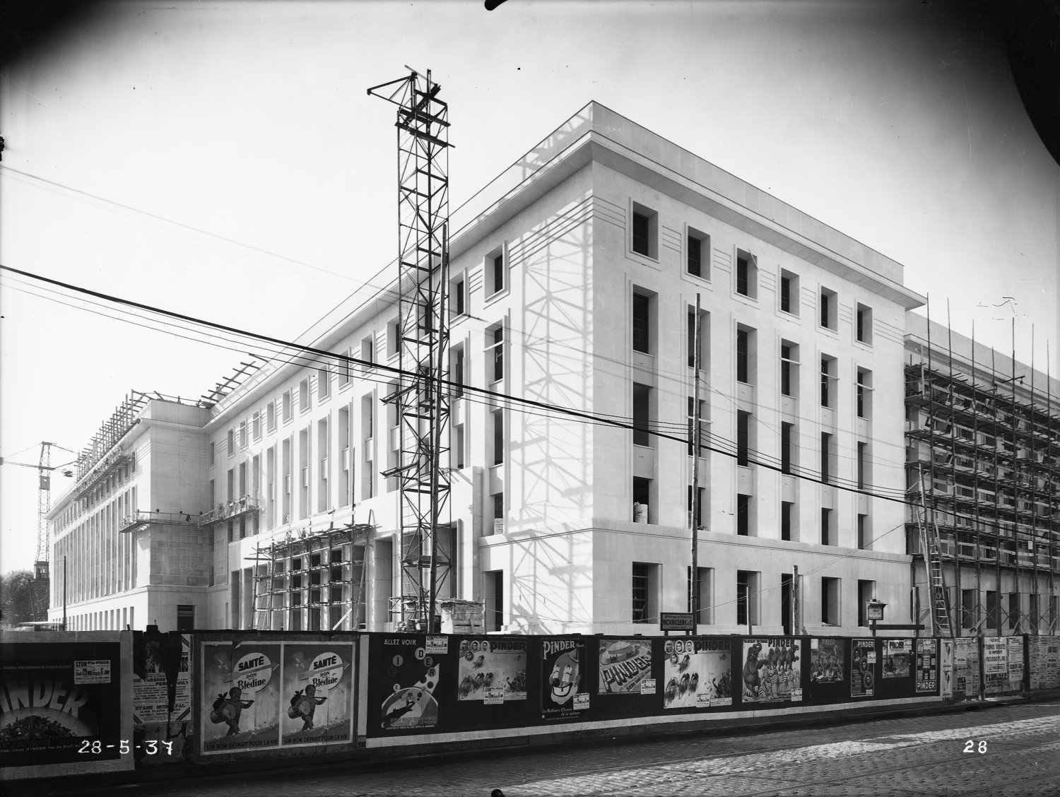 [Construction de l'Hôtel des Postes, Télégraphes et Téléphonies de Lyon (1934-1938) : les façades en cours d'achèvement]