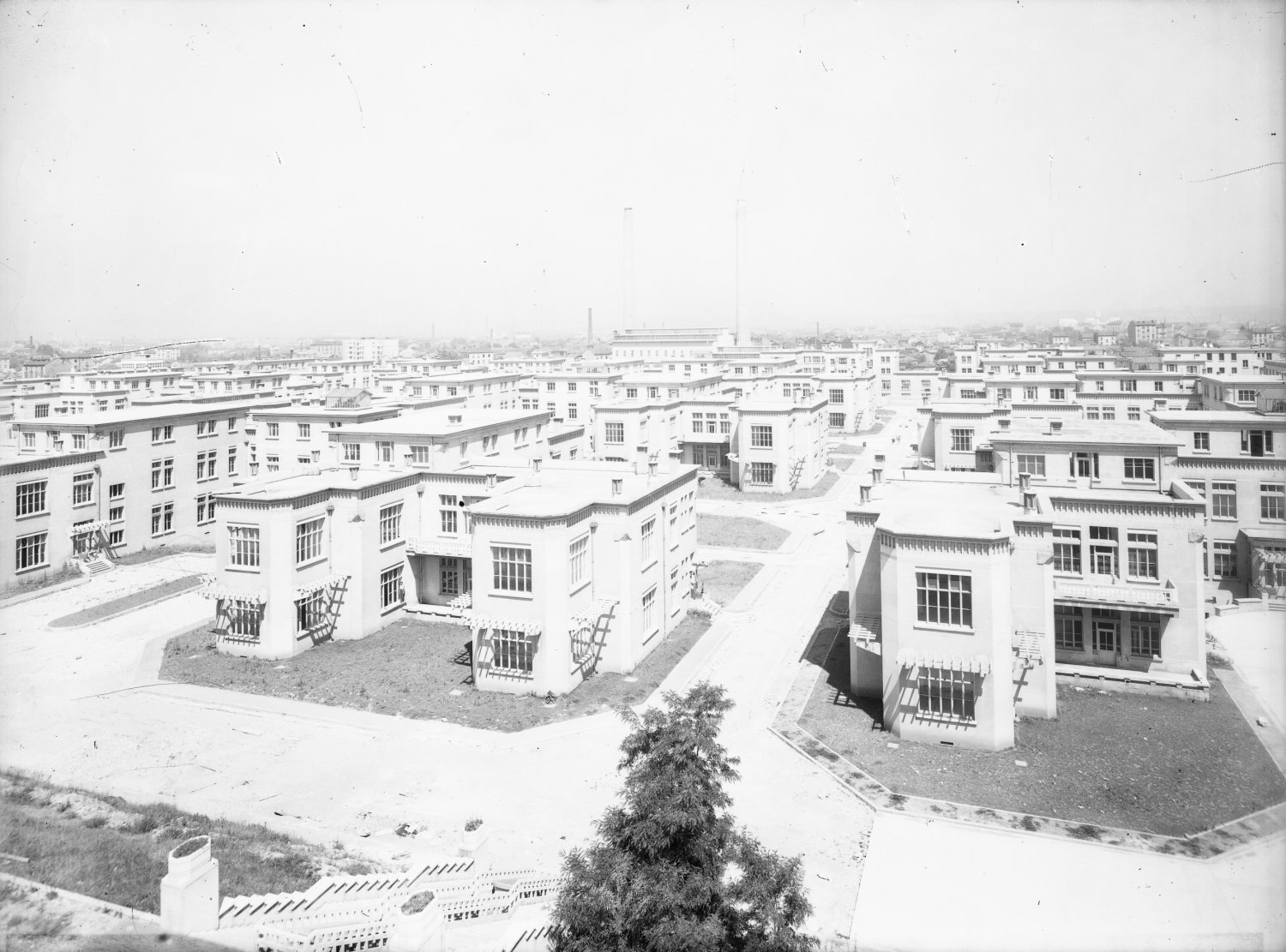 [Hôpital de Grange-Blanche : vue générale sur les pavillons]