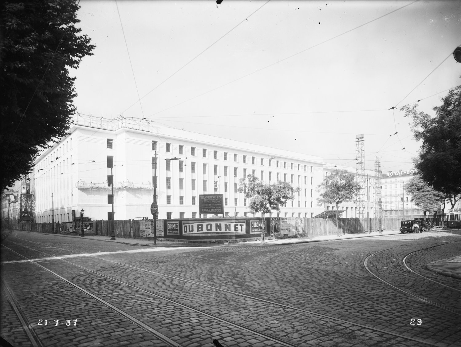 [Construction de l'Hôtel des Postes, Télégraphes et Téléphonies de Lyon (1934-1938) : l'édifice en cours d'achèvement]