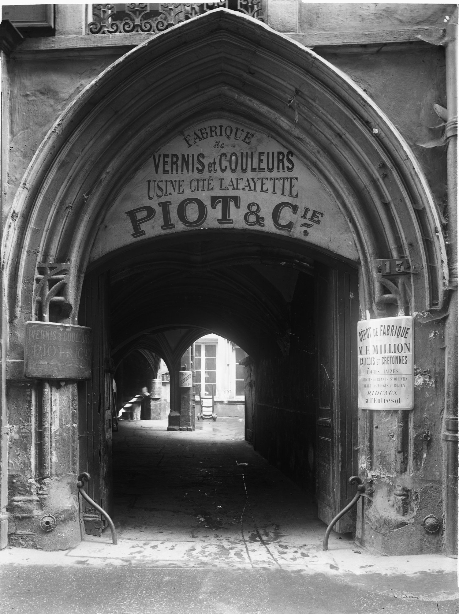 [13, rue de la Poulaillerie : porche de l'hôtel de la Couronne]