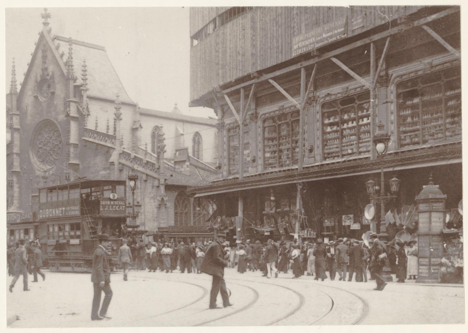 [Le Grand-Bazar de Lyon, pendant les travaux d'agrandissement et de surélévation du magasin, février 1913]