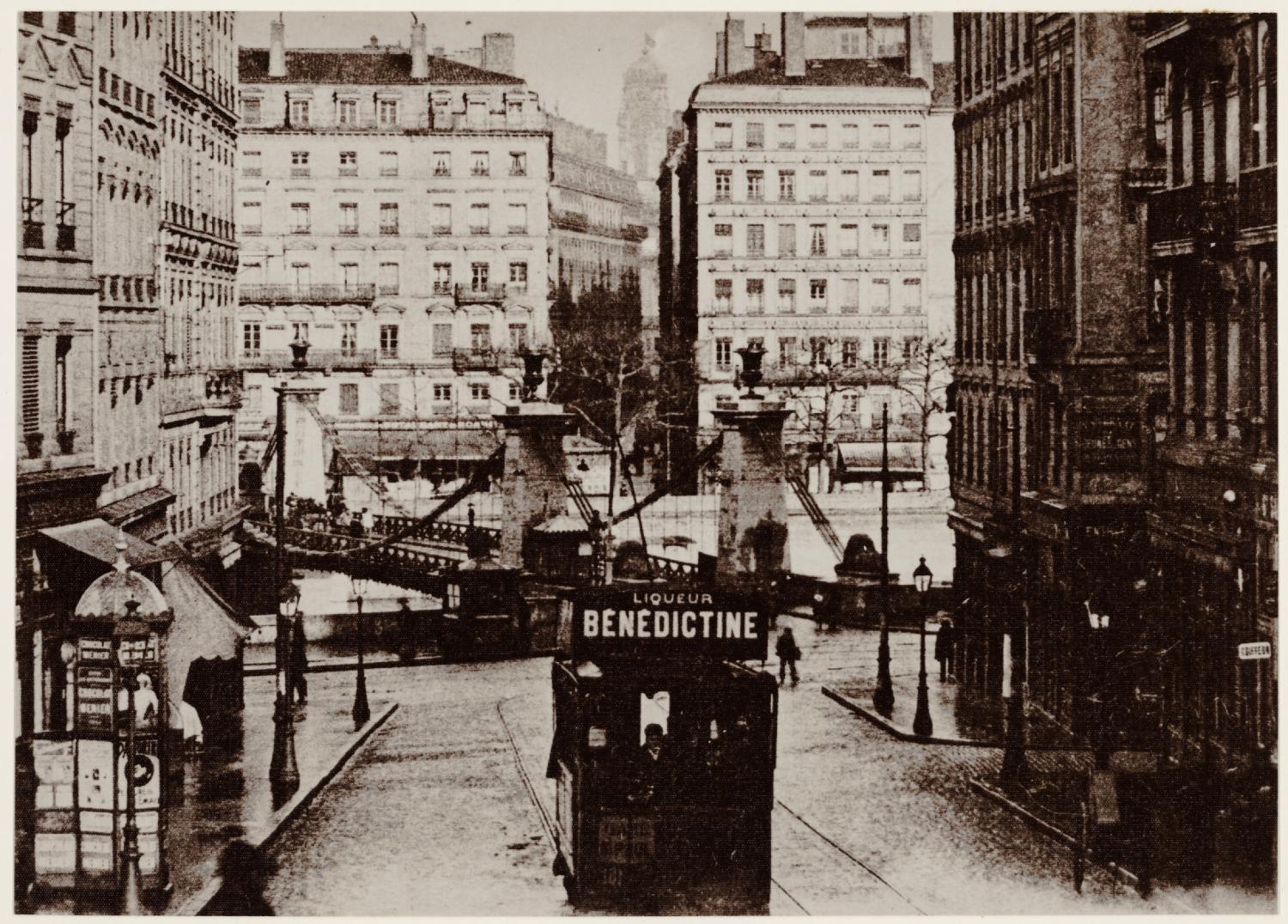 [Ancien pont suspendu La Feuillée, sur la Saône, au début du XXe siècle]