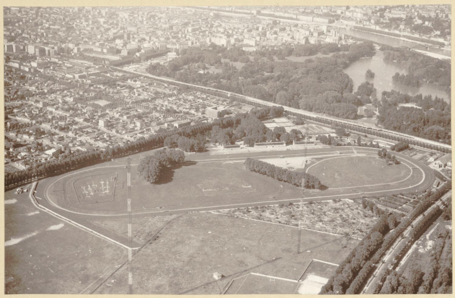 [Photographie aérienne de l'hippodrome du Grand Camp à Villeurbanne]