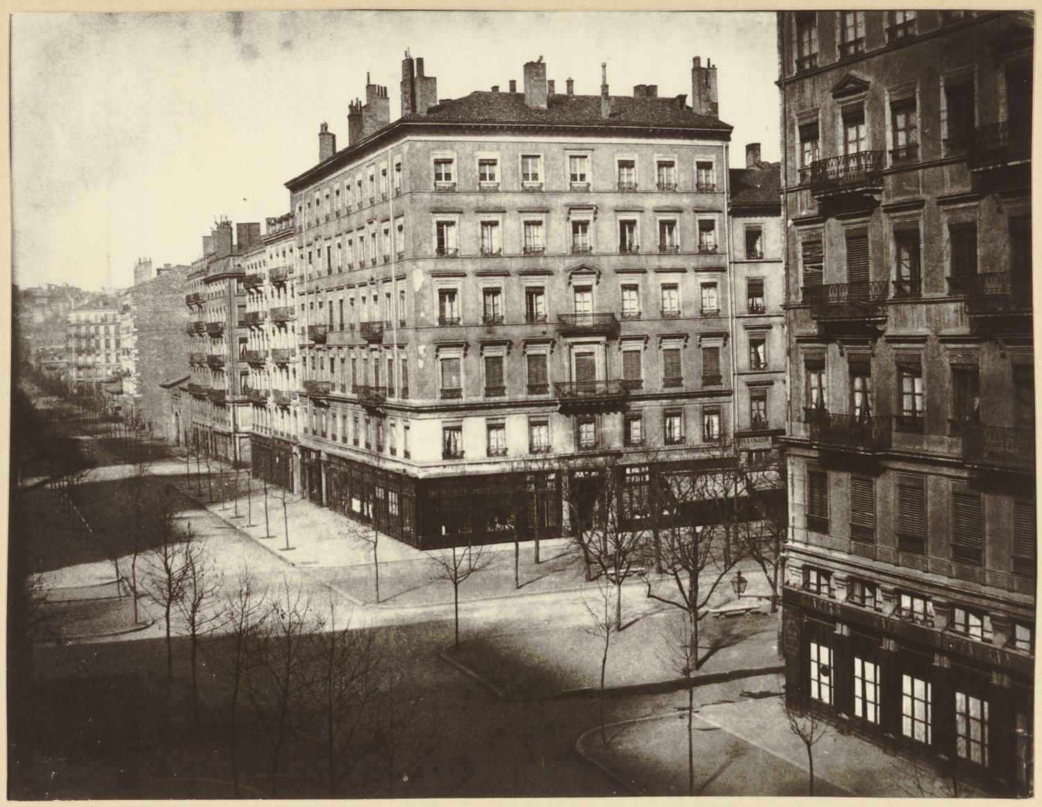 [L'Avenue de Noailles, actuellement avenue Maréchal-Foch, vers 1870]