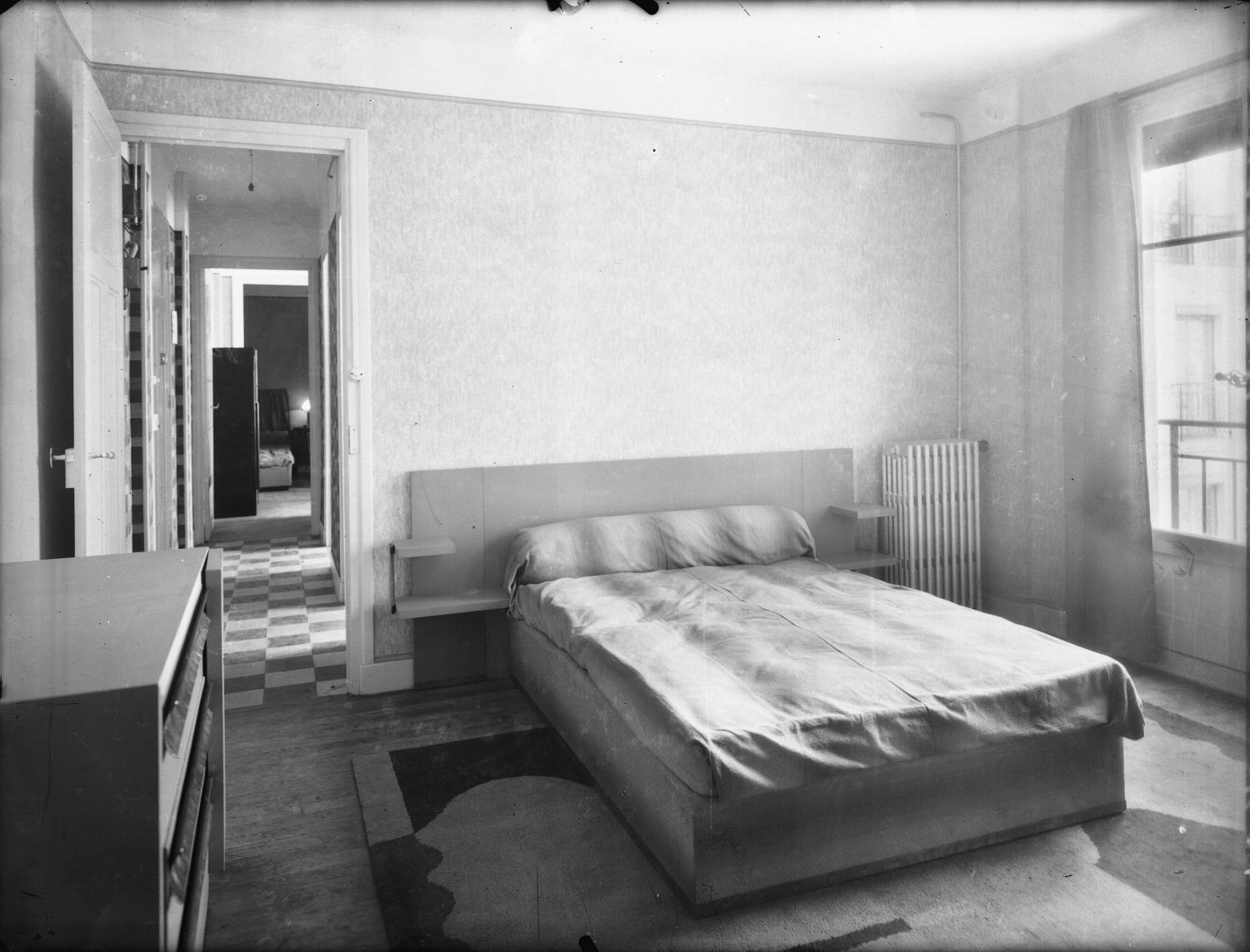 [Intérieur d'un appartement des Gratte-Ciel à Villeurbanne : la chambre à coucher]