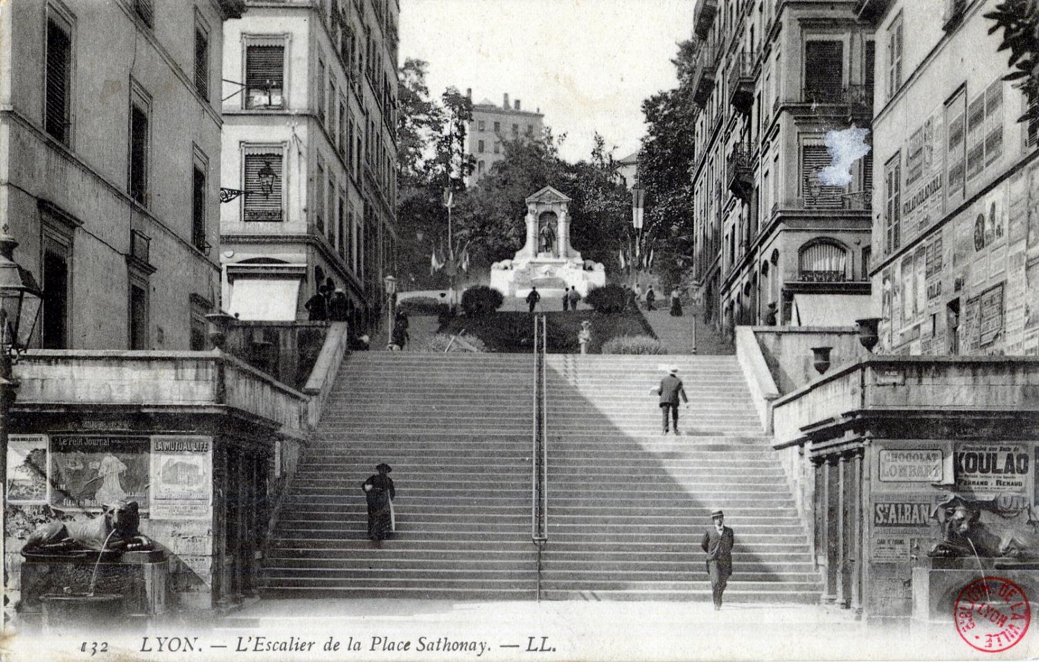 Lyon : L'Escalier de la Place Sathonay. 