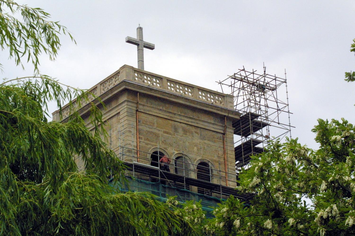 [Clocher de l'Eglise Saint-Irénée en cours de réfection]