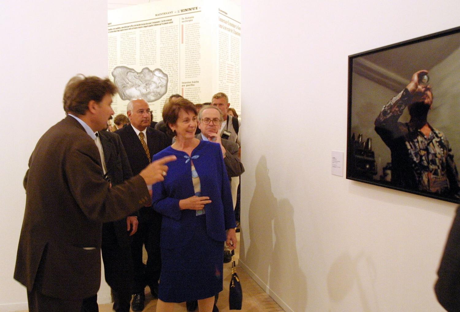 [6e Biennale d'art contemporain de Lyon (2001). Inauguration par Catherine Tasca, ministre de la Culture]