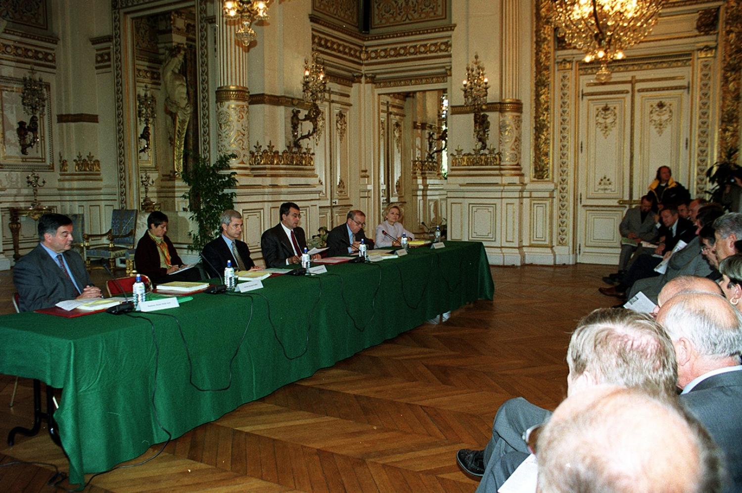 [Signature du troisième contrat de Ville dans les salon de la préfecture du Rhône]