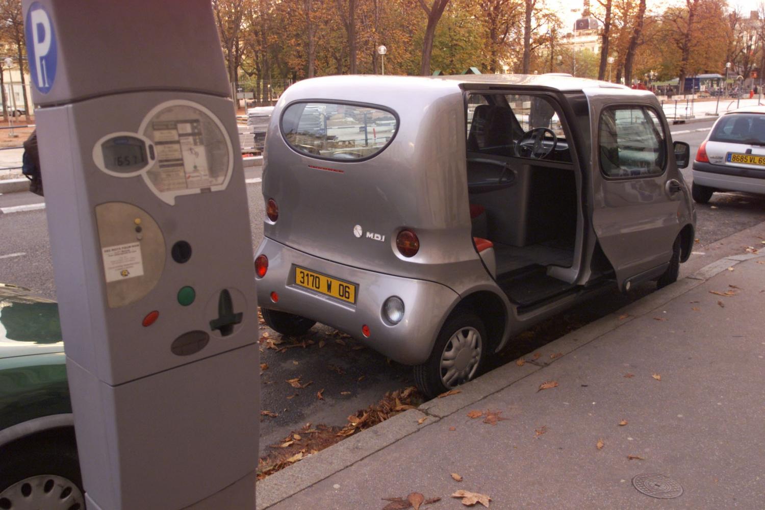 [Une voiture à propulsion par air comprimé]