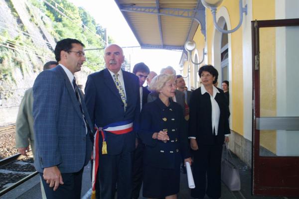 [Anne-Marie Comparini, présidente de la Région Rhône-Alpes, en gare de Vienne (Isère)]