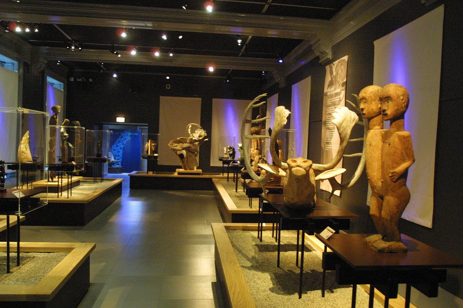 [Museum d'histoire naturelle de Lyon : exposition "Chefs-d'oeuvre, trésors et quoi encore...", 2001]