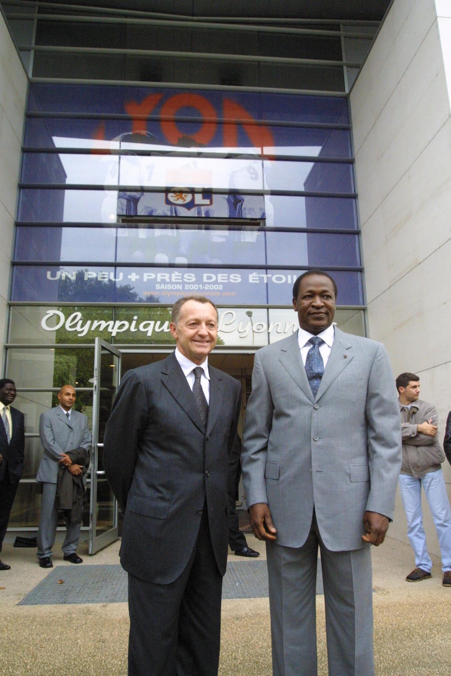 [Visite de Blaise Compaoré, président du Burkina Faso, au siège de l'Olympique lyonnais]