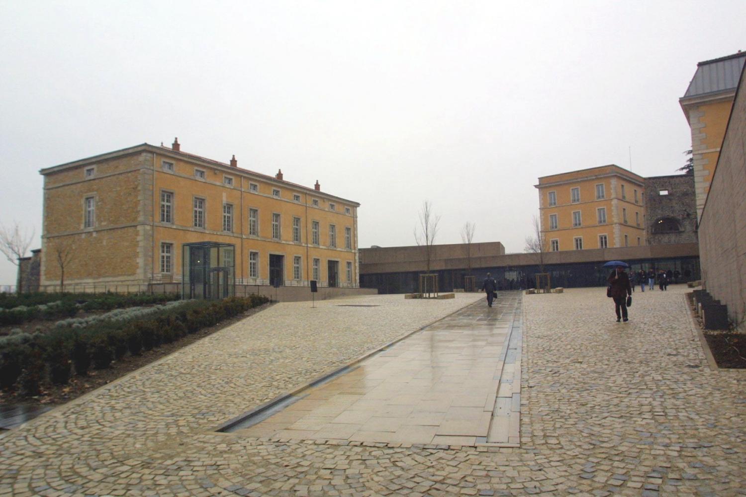 [Inauguration de l'Ecole nationale du trésor public]