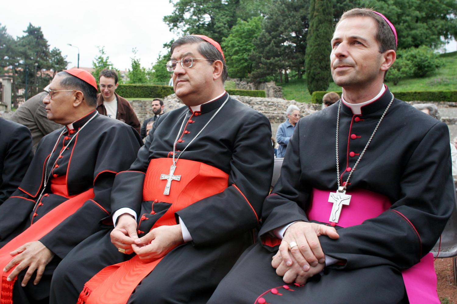 [Cérémonie religieuse à l'amphithéâtre des Trois-Gaules]