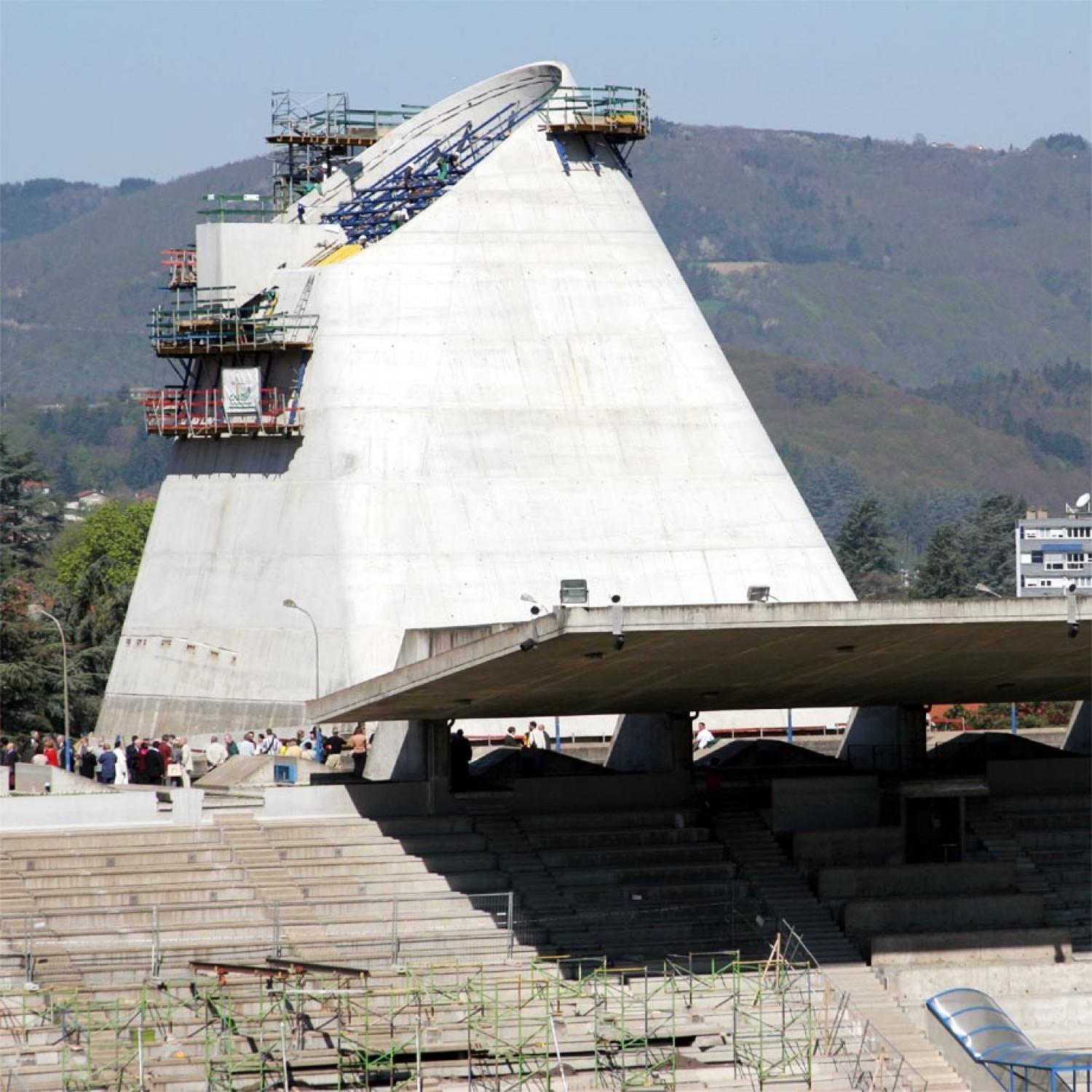 [Construction de l'Eglise Saint-Pierre à Firminy]