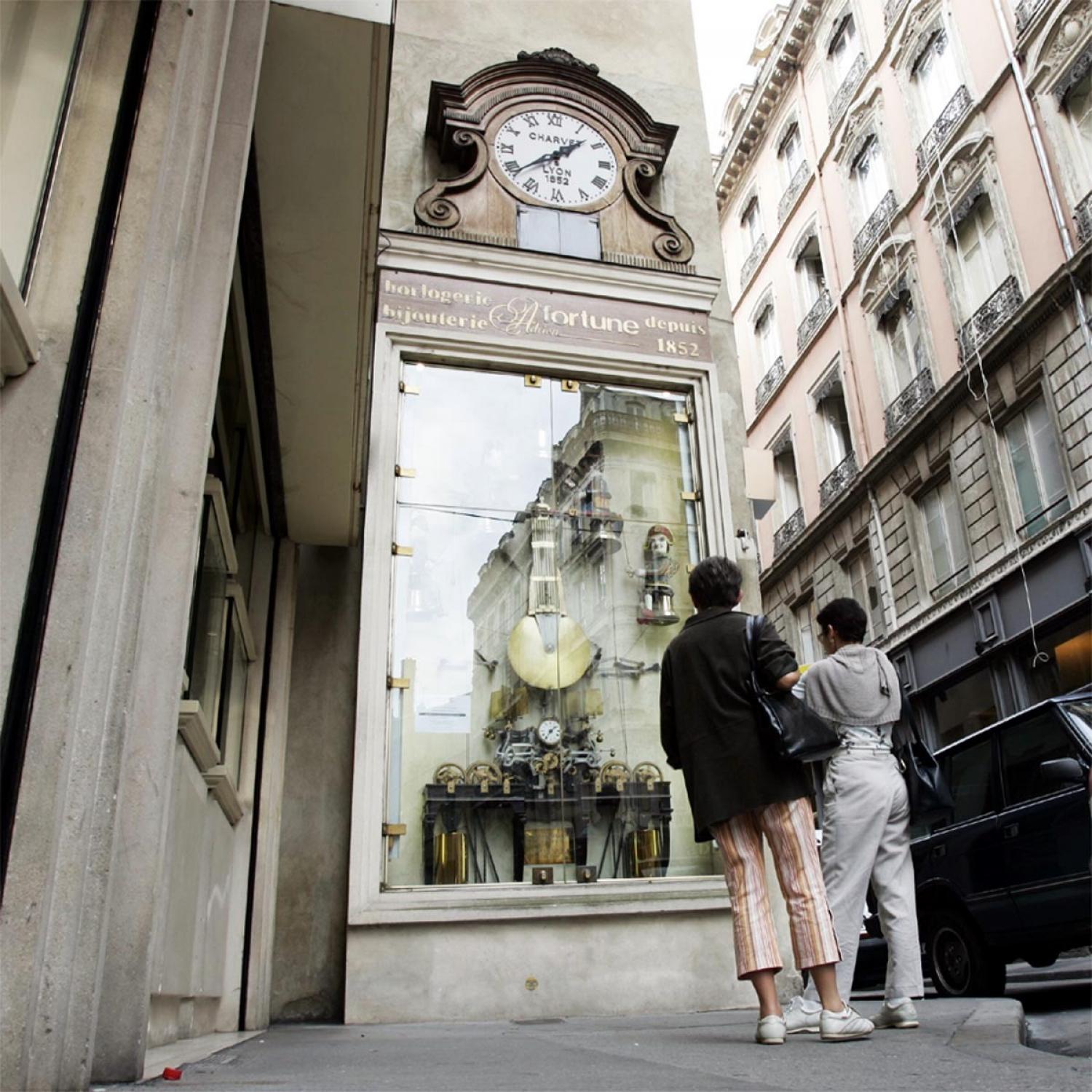 Photographes en Rhône-Alpes::[L'horloge de la bijouterie Charvet, dite " horloge aux Guignols"]