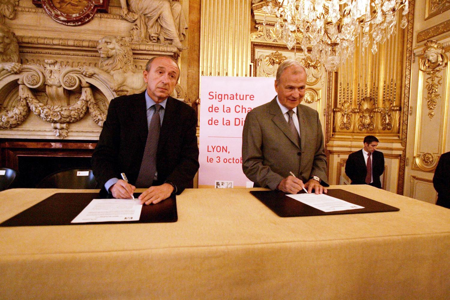 [Signature de la charte de la diversité à l'Hôtel de ville de Lyon]