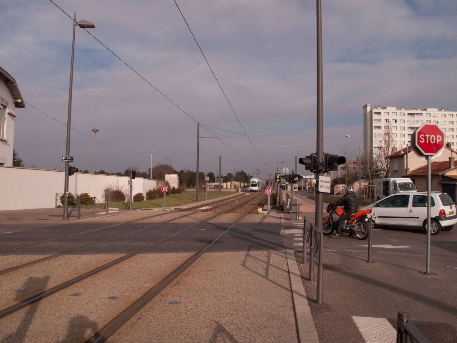 Ligne de l'Est (T3) : passage à niveau avec la rue Frédéric-Faÿs
