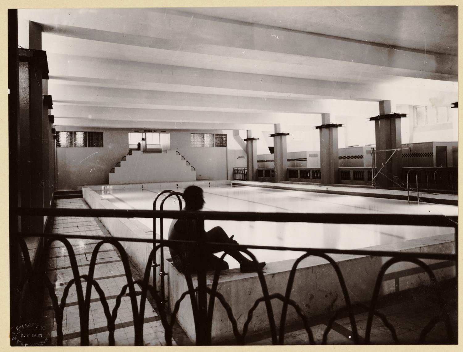 [Gratte-Ciel de Villeurbanne, piscine, vers 1935]