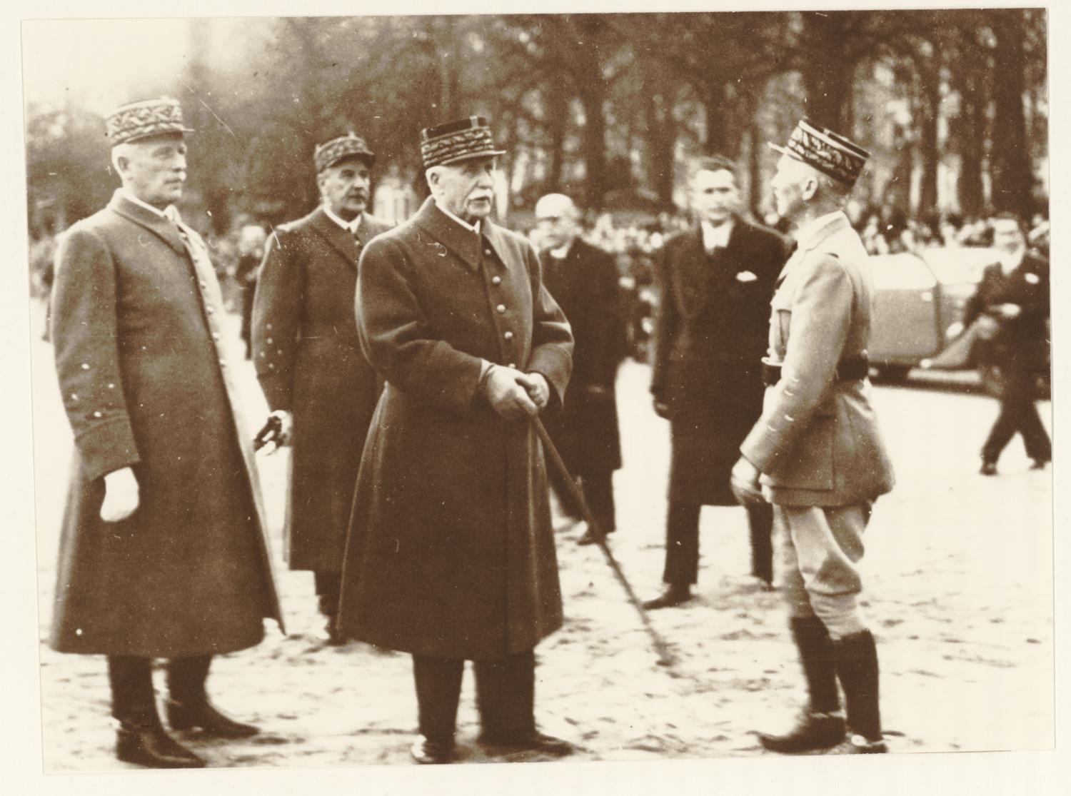 [Le maréchal Pétain et le général Huntziger à Lyon, en novembre 1940]