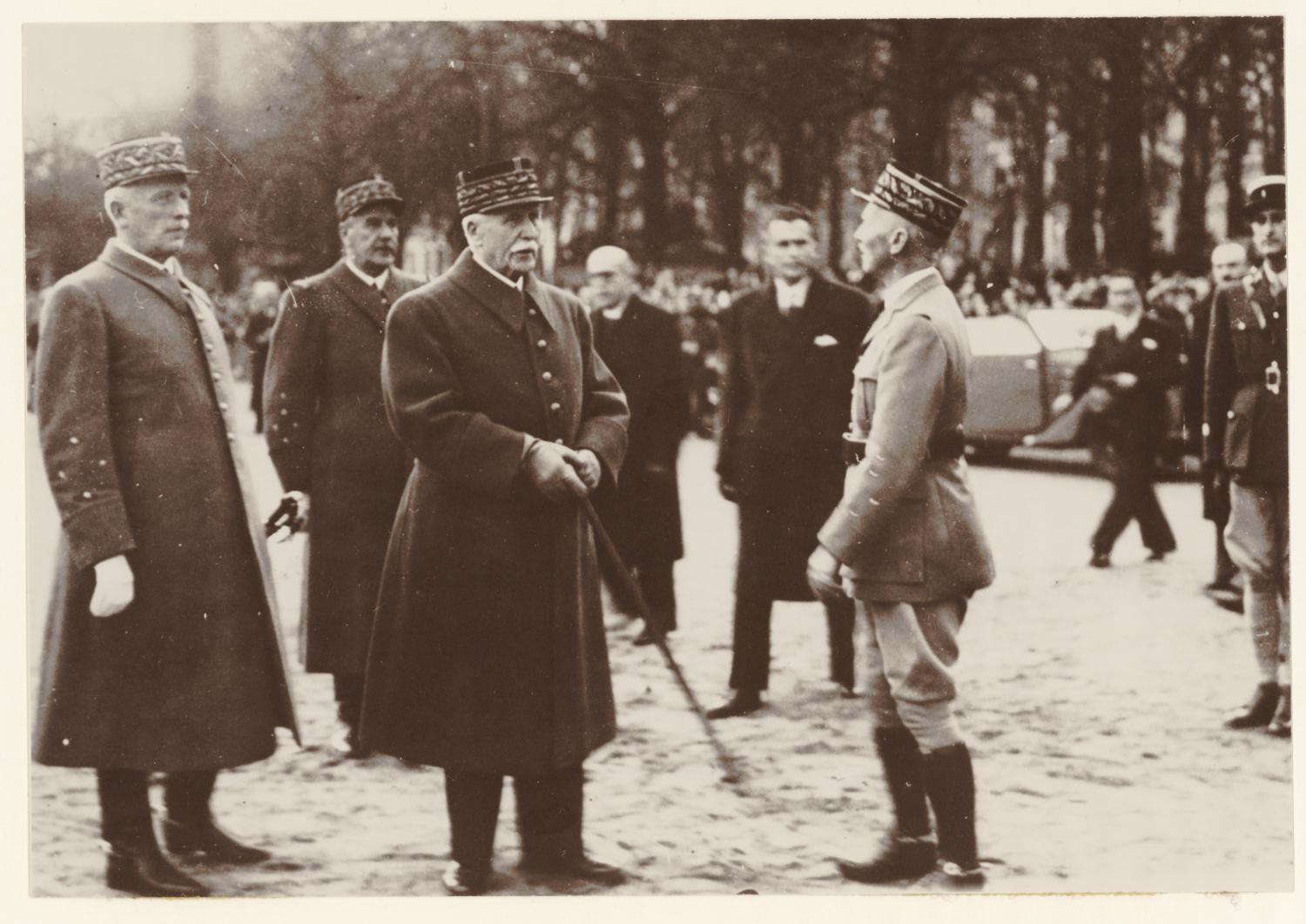 [Le maréchal Pétain et le général Huntziger à Lyon, en novembre 1940]