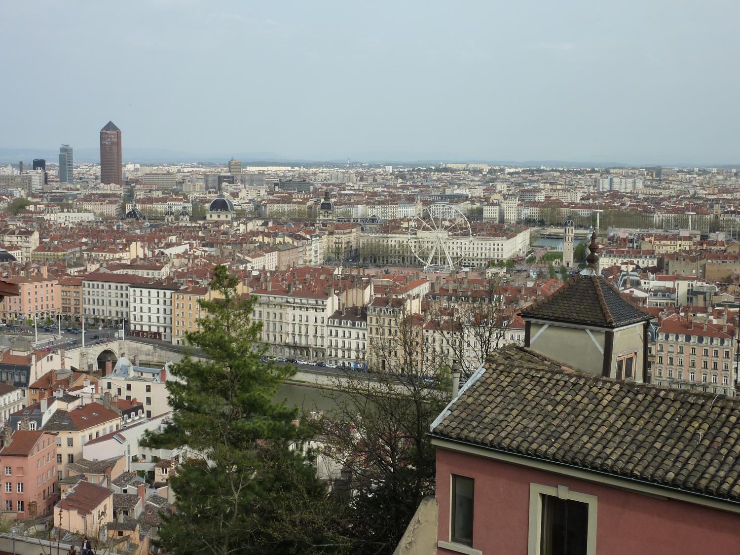 Vue panoramique des 5e, 2e et 3e arrondissements de Lyon